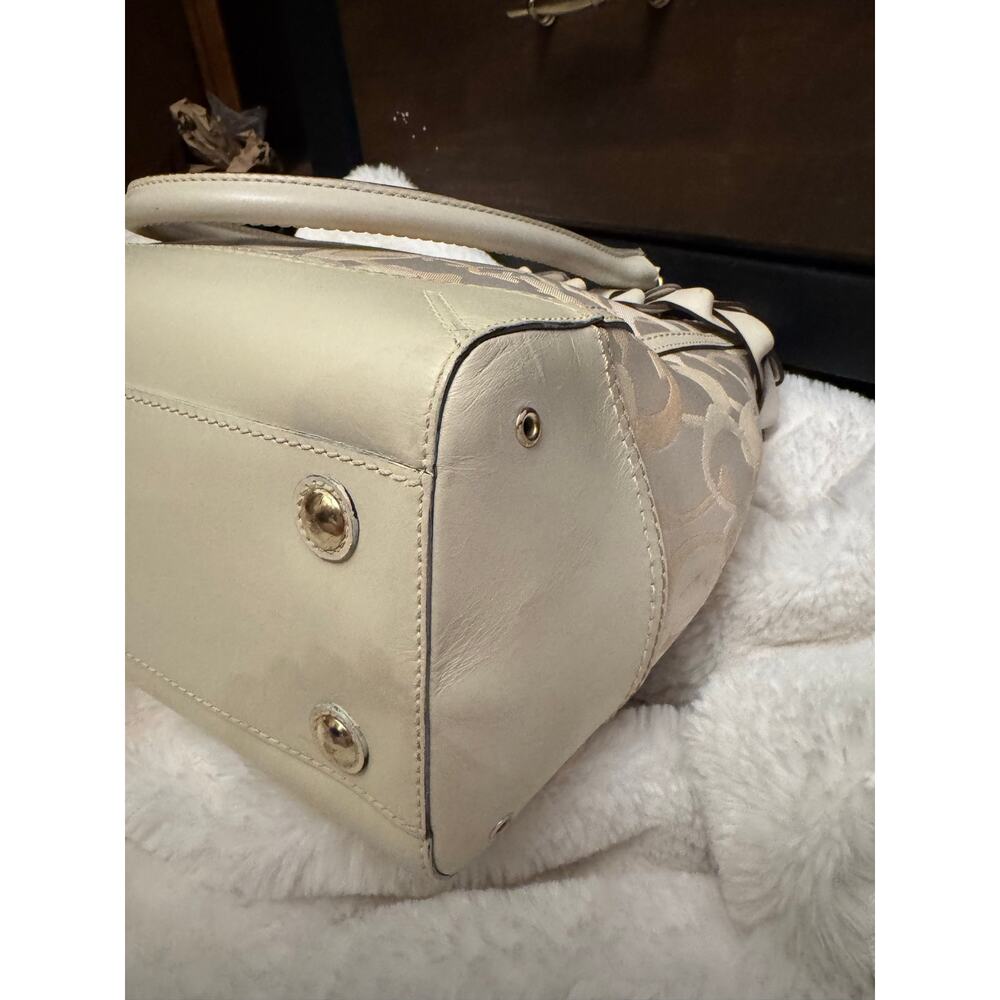 Vintage Coack Hampton handbag in beautiful Ivory - Picture 8 of 13